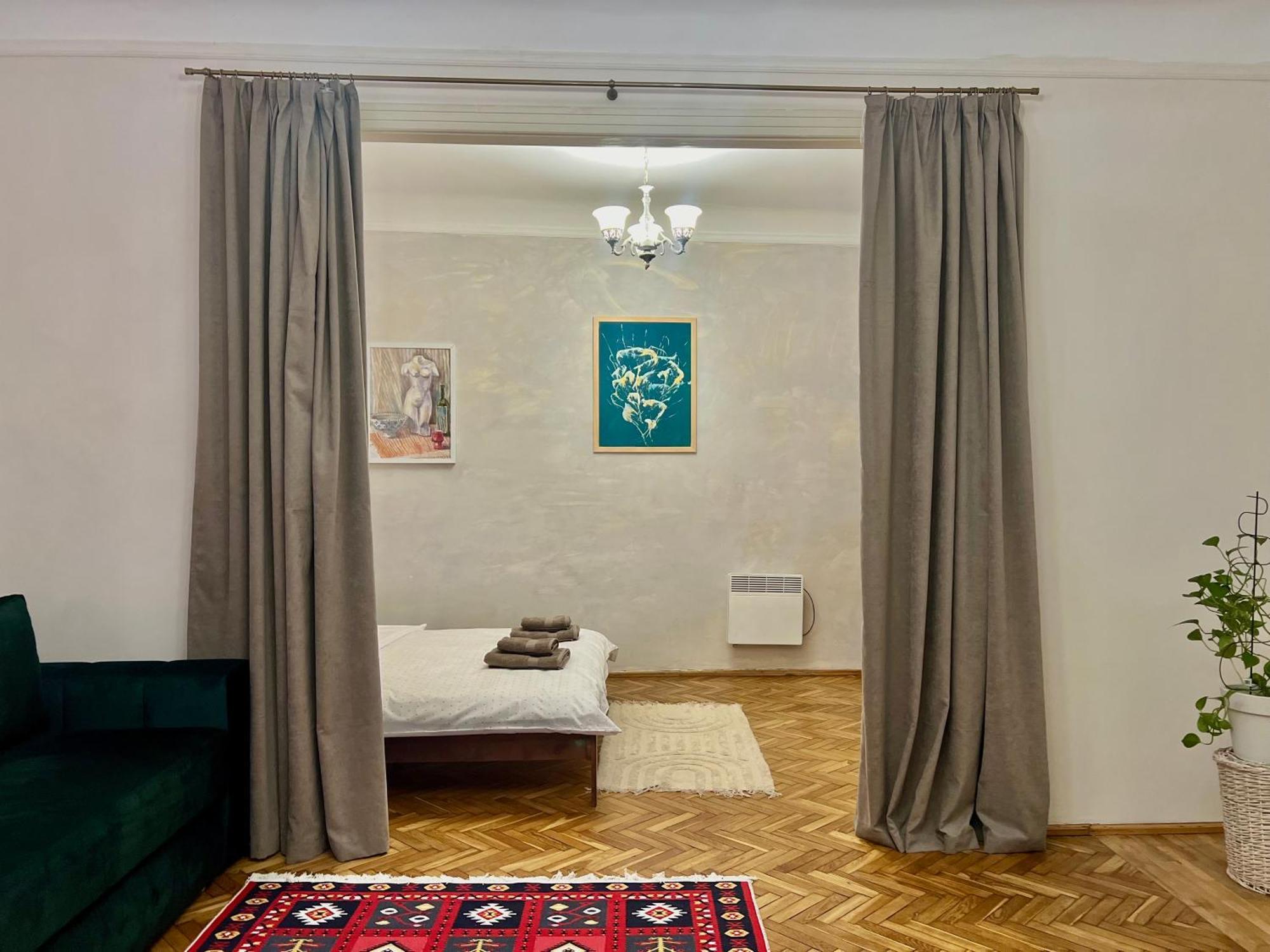 Art Apartment On Kylisha Str Lviv Kültér fotó