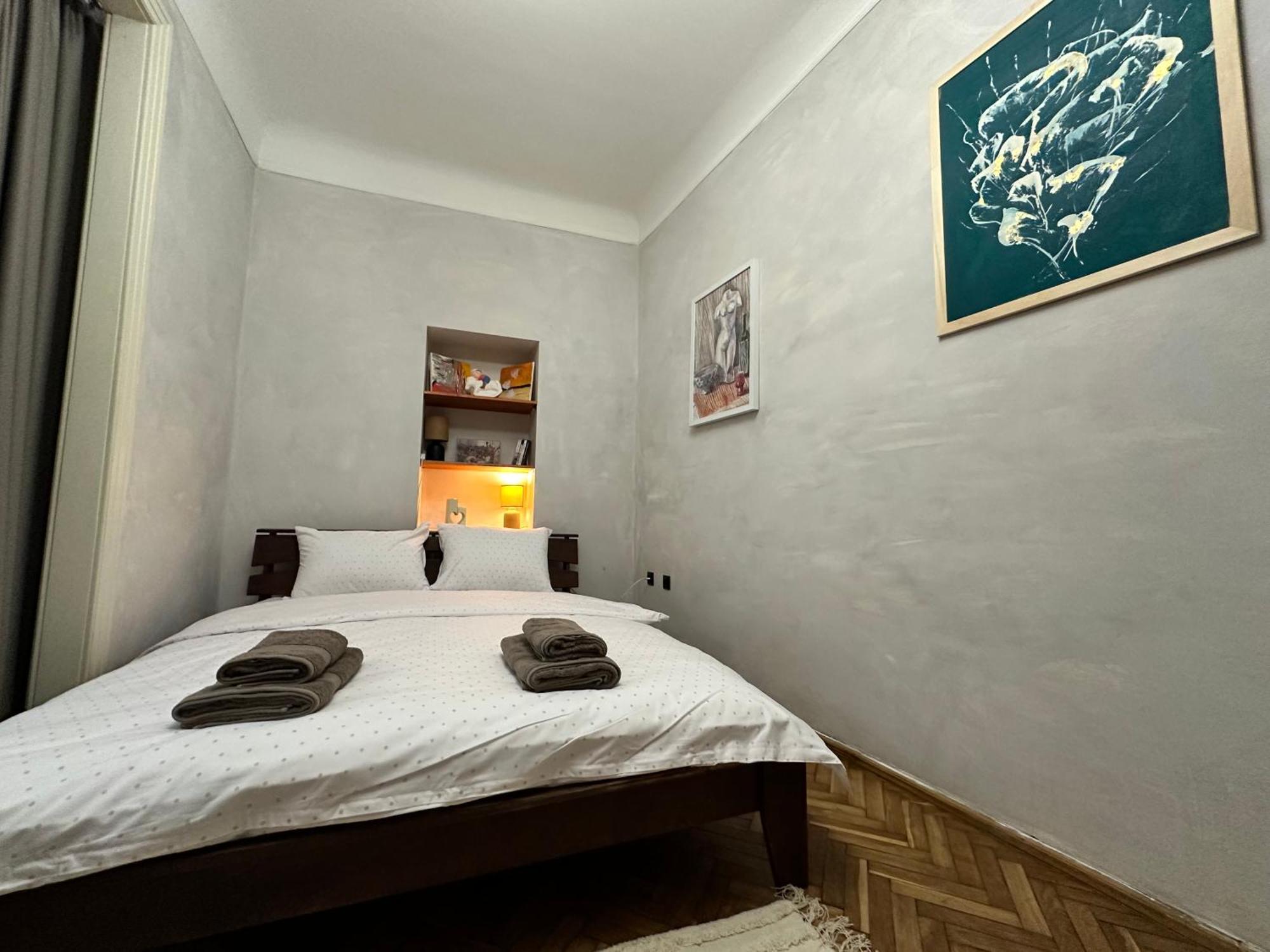 Art Apartment On Kylisha Str Lviv Kültér fotó